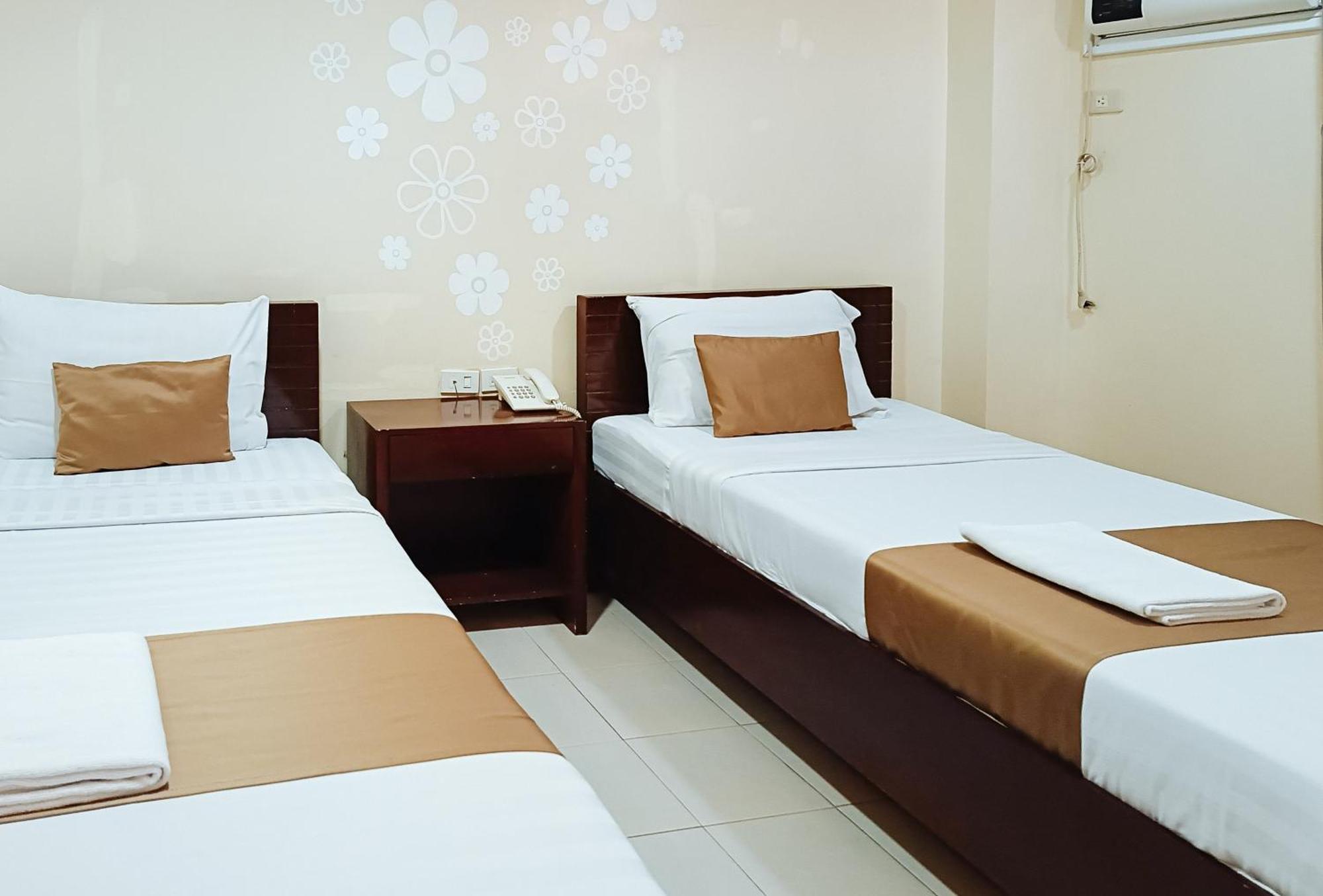 Hotel Juliana By Reddoorz Tuguegarao Esterno foto